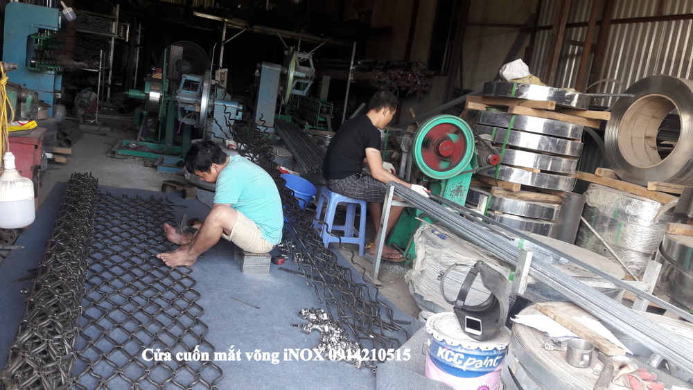 cửa cuốn mắt võng