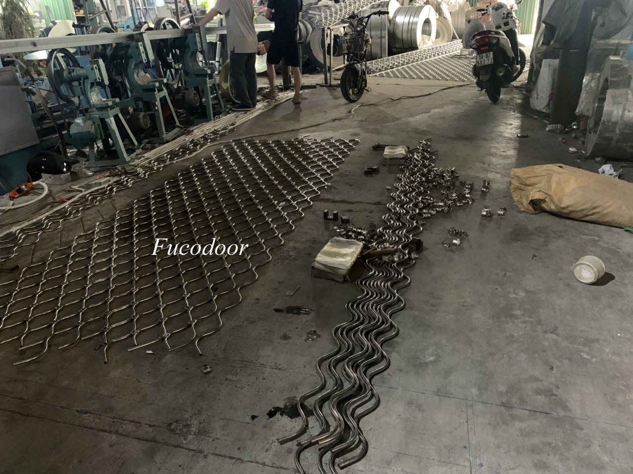 Cửa cuốn lưới mắt võng