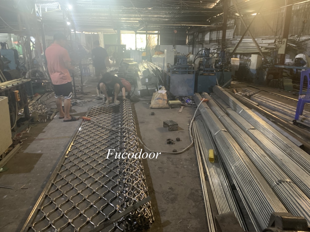 Cửa cuốn lưới mắt võng