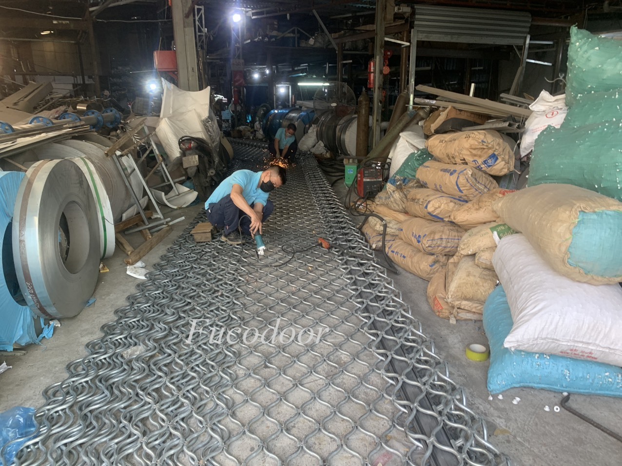 Nhà máy sản xuất cửa cuốn mắt võng, cửa cuốn mắt lưới