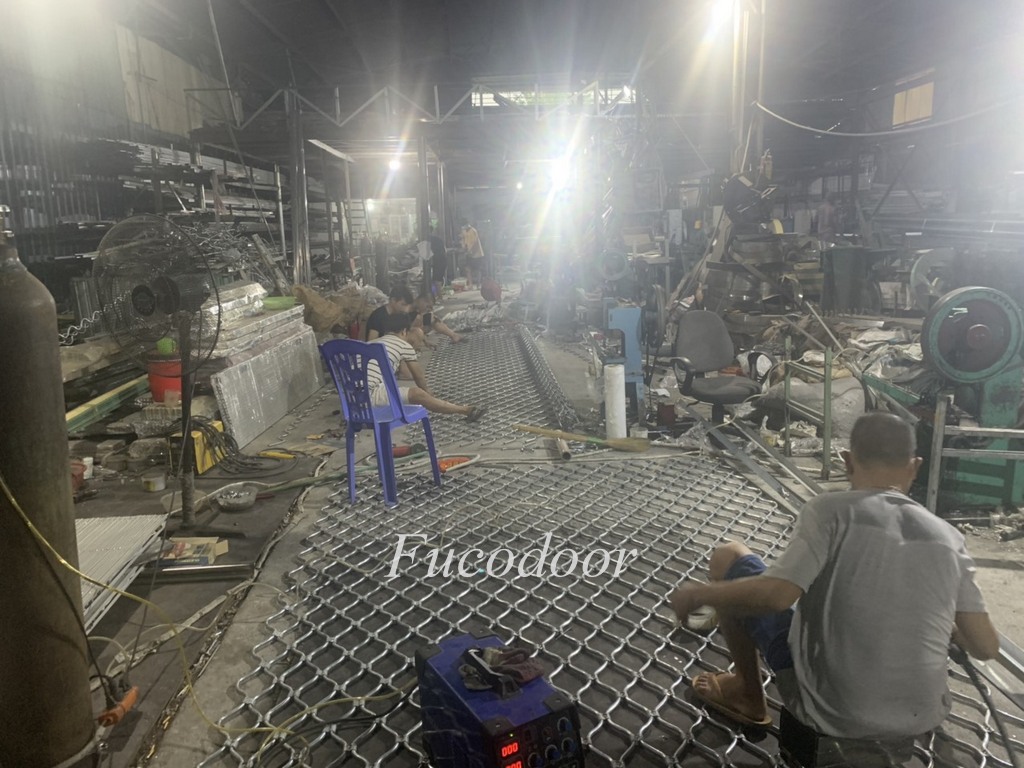 Cửa Cuốn Mắc Võng (Mắt Cáo) 