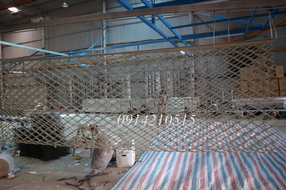 Cửa cuốn lưới mắt võng sơn tĩnh điện giá bán