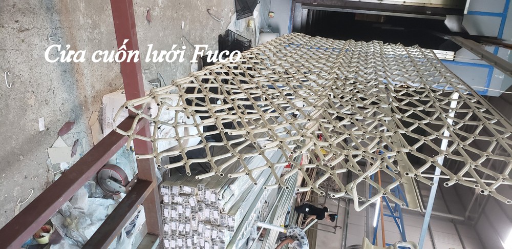 Cửa cuốn mắt võng sơn tĩnh điện, cửa cuốn mắt lưới sơn tĩnh điện cao cấp 