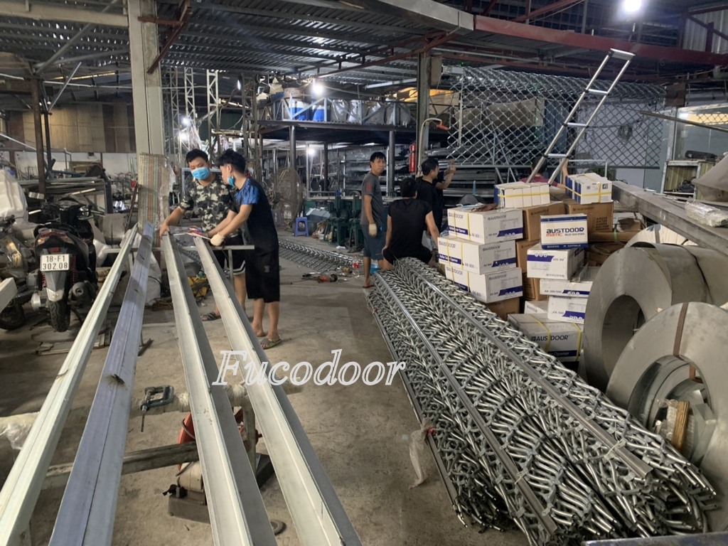 Sơn Tĩnh Điện, Cửa Cuốn Mắc Võng (Mắt Cáo)