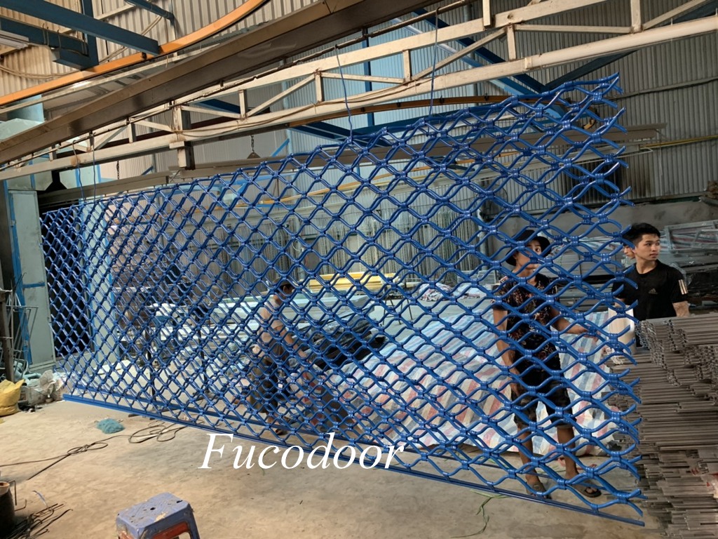Cửa cuốn lưới mắt võng sơn tĩnh điện giá bán