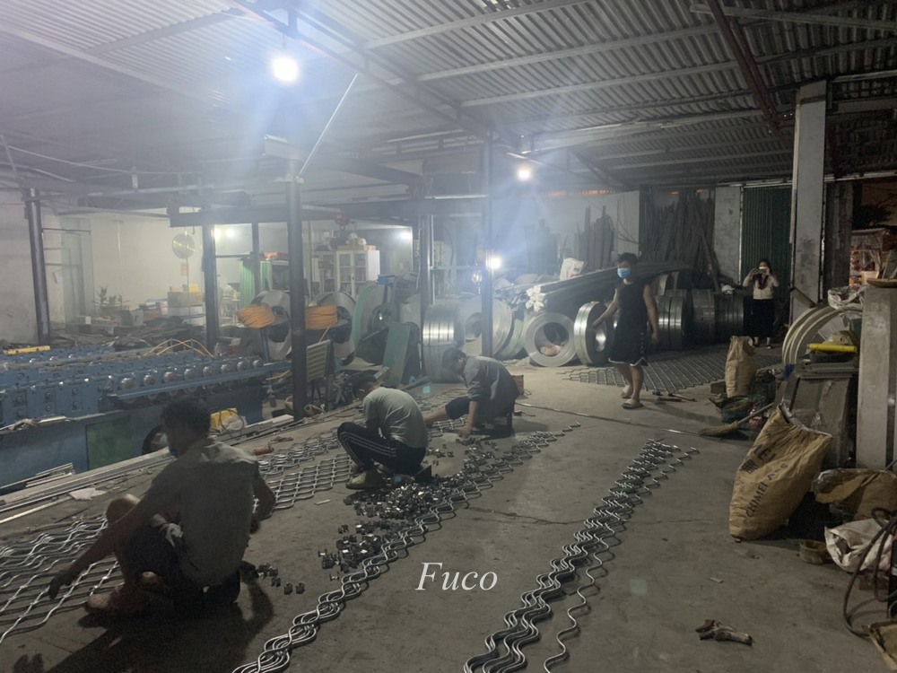 Cửa cuốn mắt võng sơn tĩnh điện phi 12.7