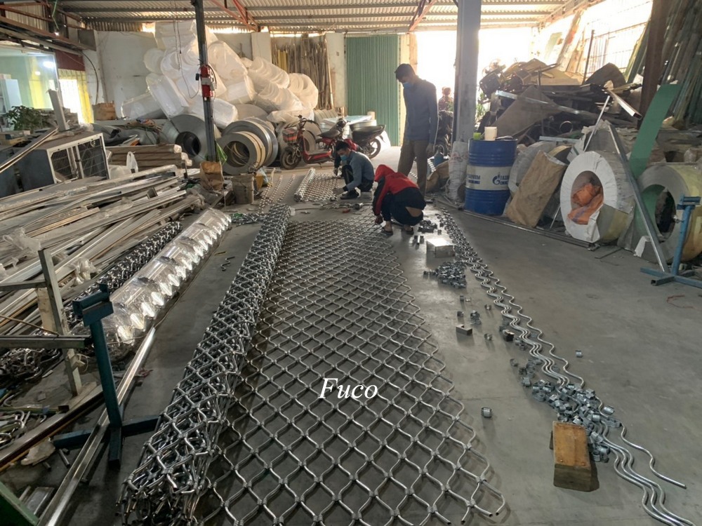 Sơn Tĩnh Điện, Cửa Cuốn Mắc Võng (Mắt Cáo)