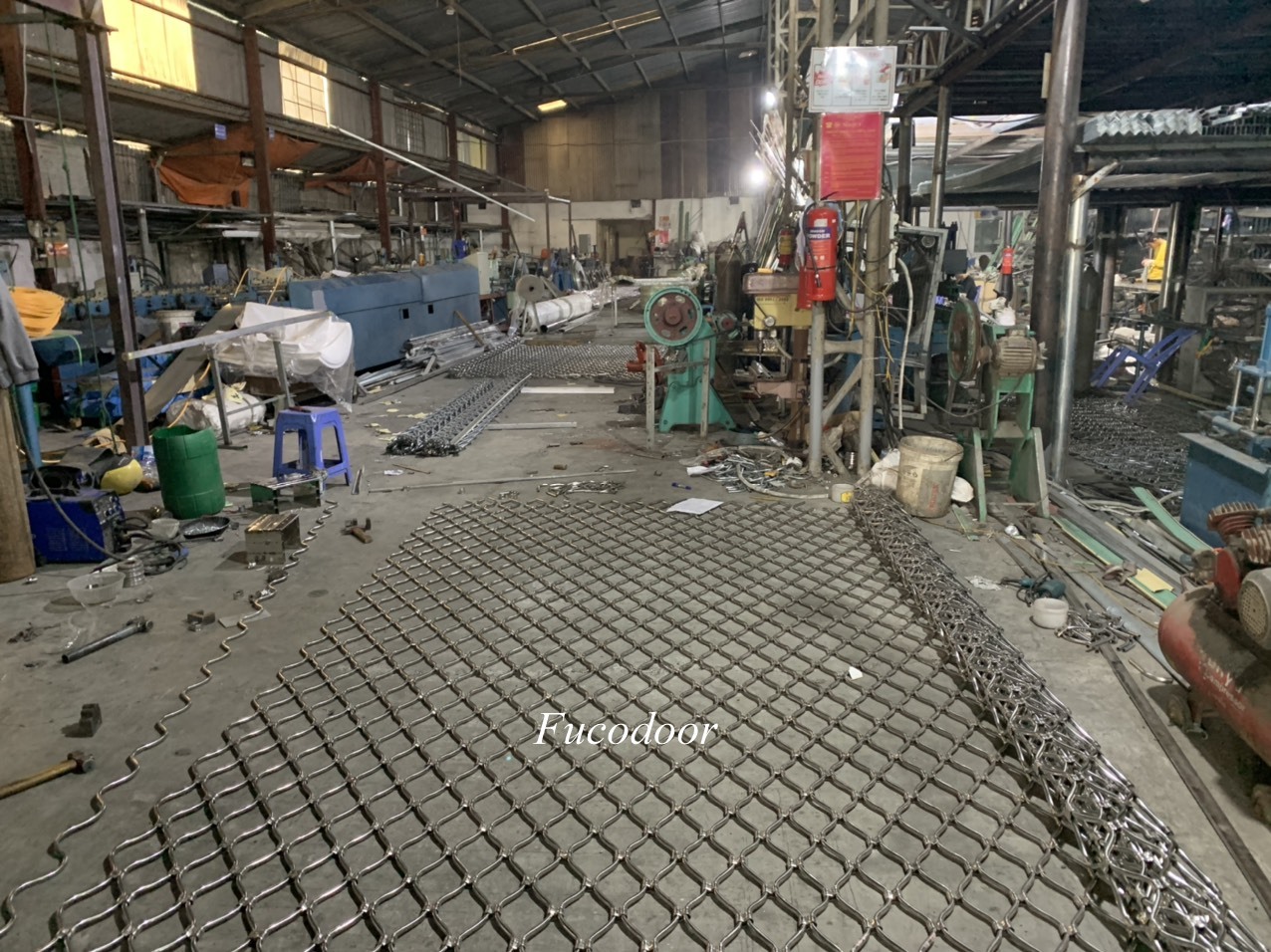 cửa cuốn mắt võng sơn tĩnh điện