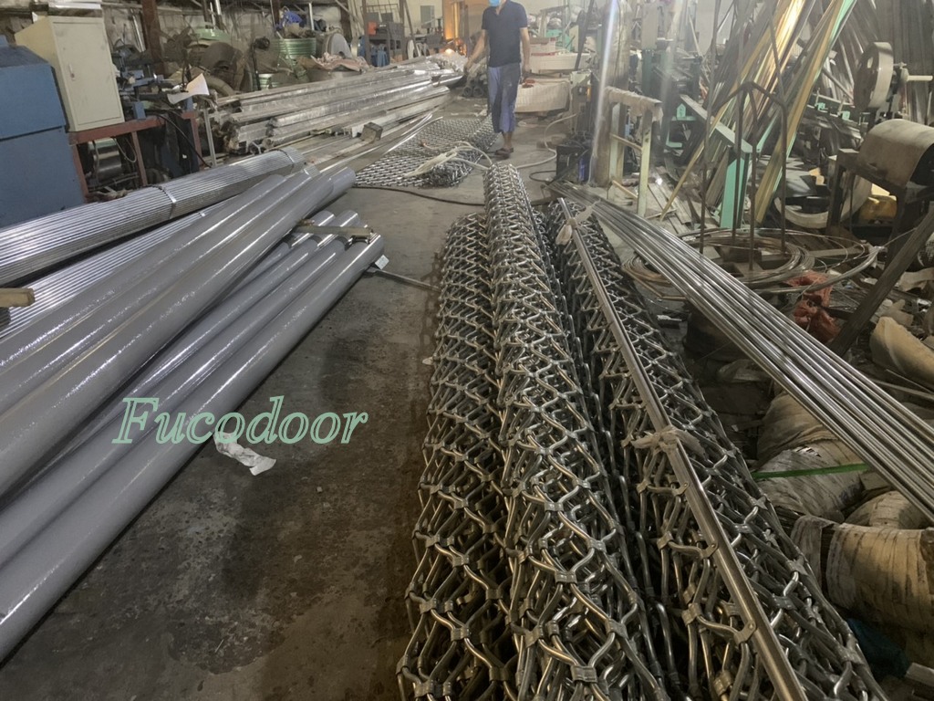 Báo giá cửa cuốn mắc võng, Báo giá cửa cuốn mắt cáo tại Hà Nội. Cửa cuốn mắt võng inox. Cửa cuốn lưới mắt cáo (cua cuon luoi mac vong) làm bằng INOX 304