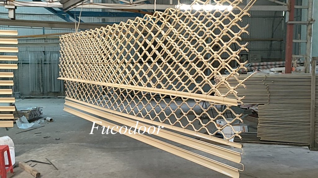 Báo giá cửa cuốn lưới mắc võng, mắt cáo rẻ đẹp, Cung cấp cửa cuốn mắt võng, cửa cuốn dạng lưới bảo vệ bằng thép