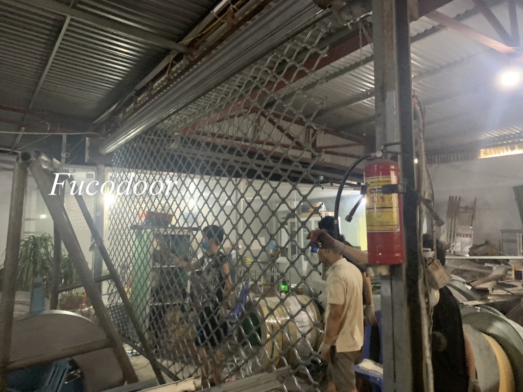Cửa cuốn mắt võng sơn tĩnh điện phi 12.7
