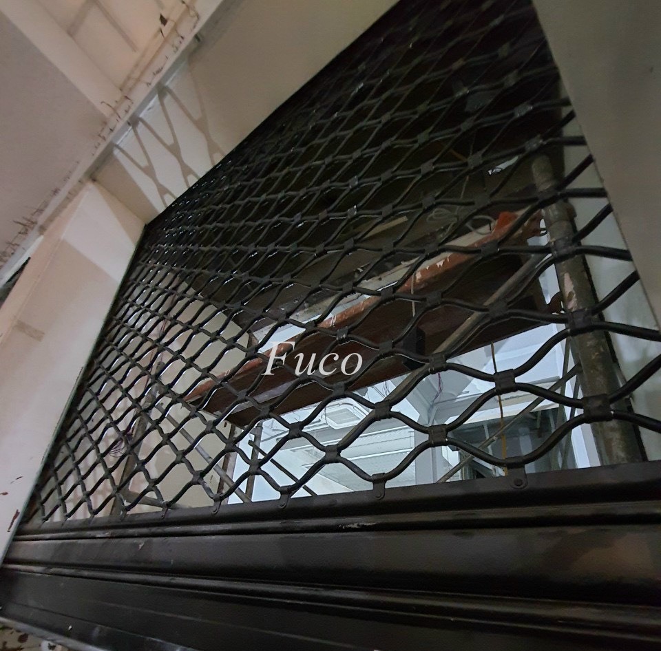 Cửa cuốn lưới mắt võng sơn tĩnh điện