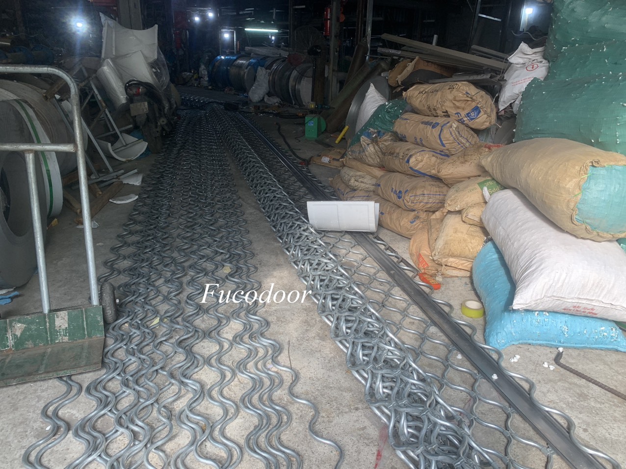 Cửa cuốn mắt võng sơn tĩnh điện ống 15.9