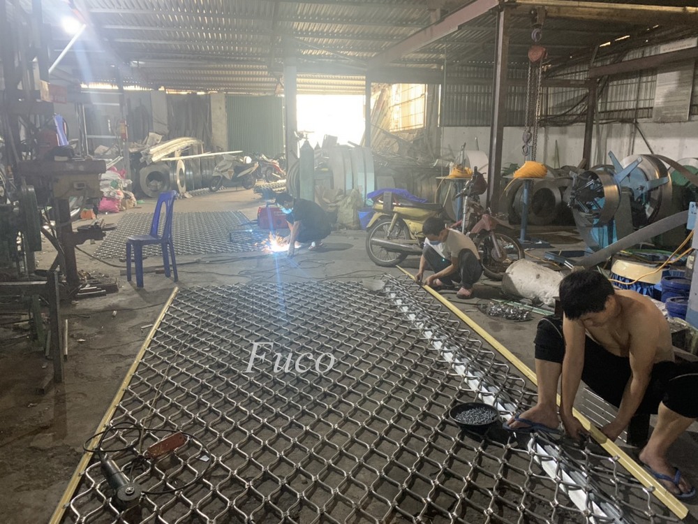 Cửa cuốn mắt võng tại Điện Máy Xanh, Bách Hoá Xanh