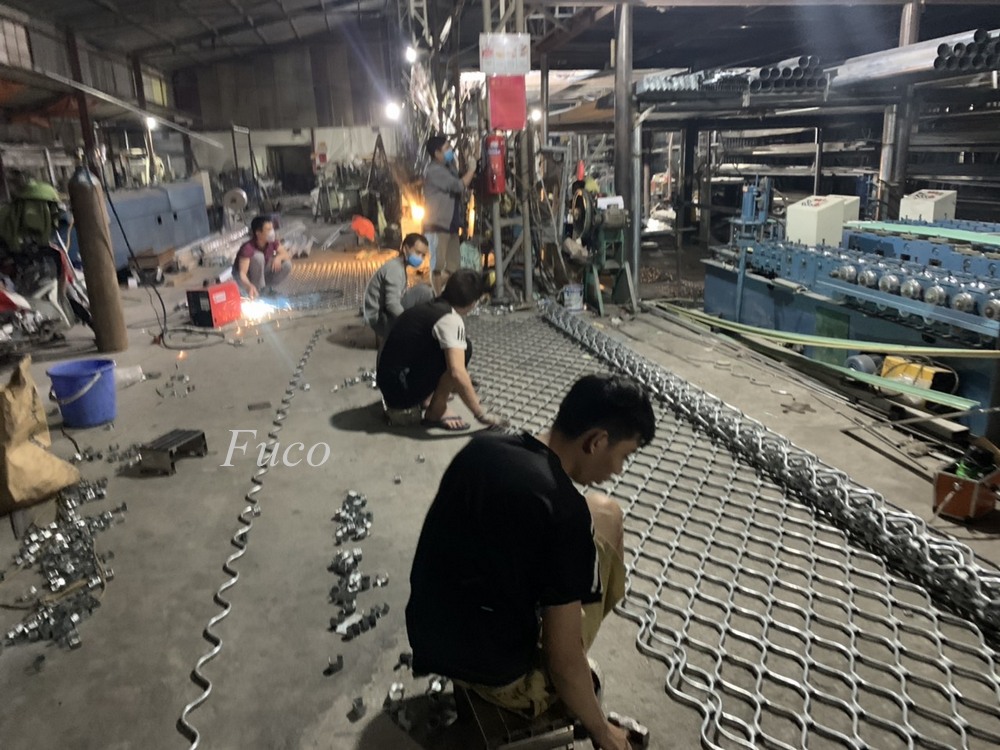 Cửa cuốn mắt võng tại Điện Máy Xanh, Bách Hoá Xanh