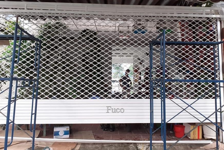 Cửa cuốn lưới mắt võng sơn tĩnh điện