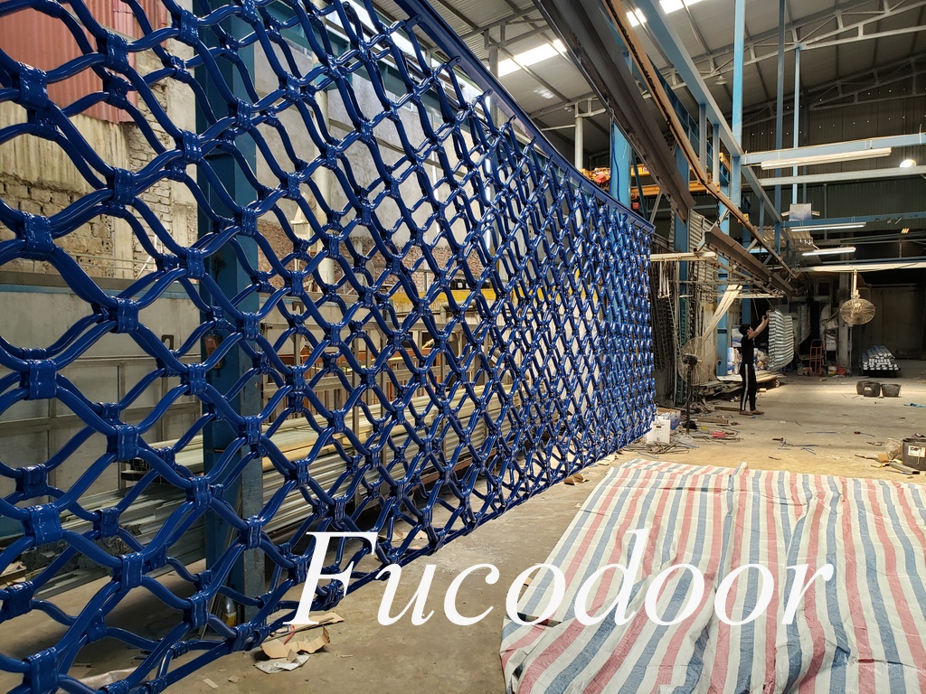 Cửa cuốn lưới mắc võng (hay còn gọi mắt cáo)