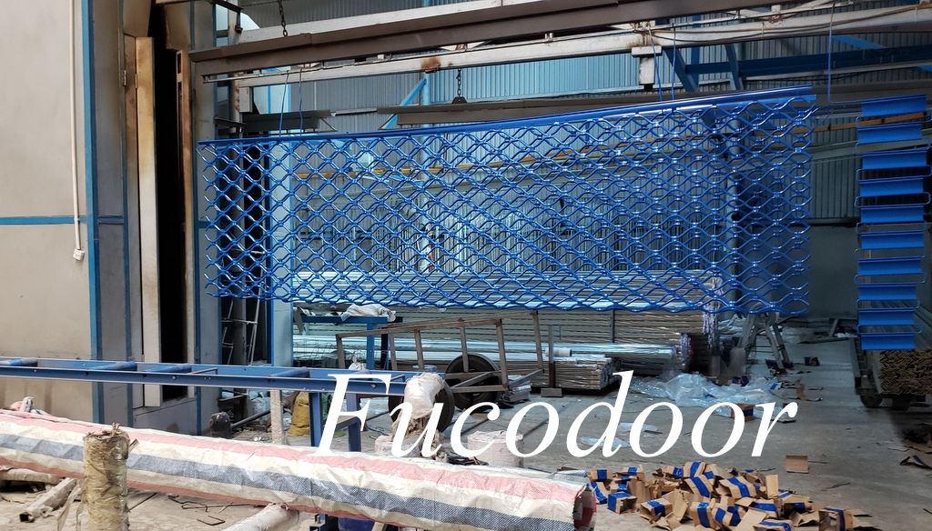  12:16 Cửa cuốn mắt võng tại Điện Máy Xanh, Sản xuất cửa cuốn Mắt Võng, nhà máy sản xuất cửa cuốn mắt cáo