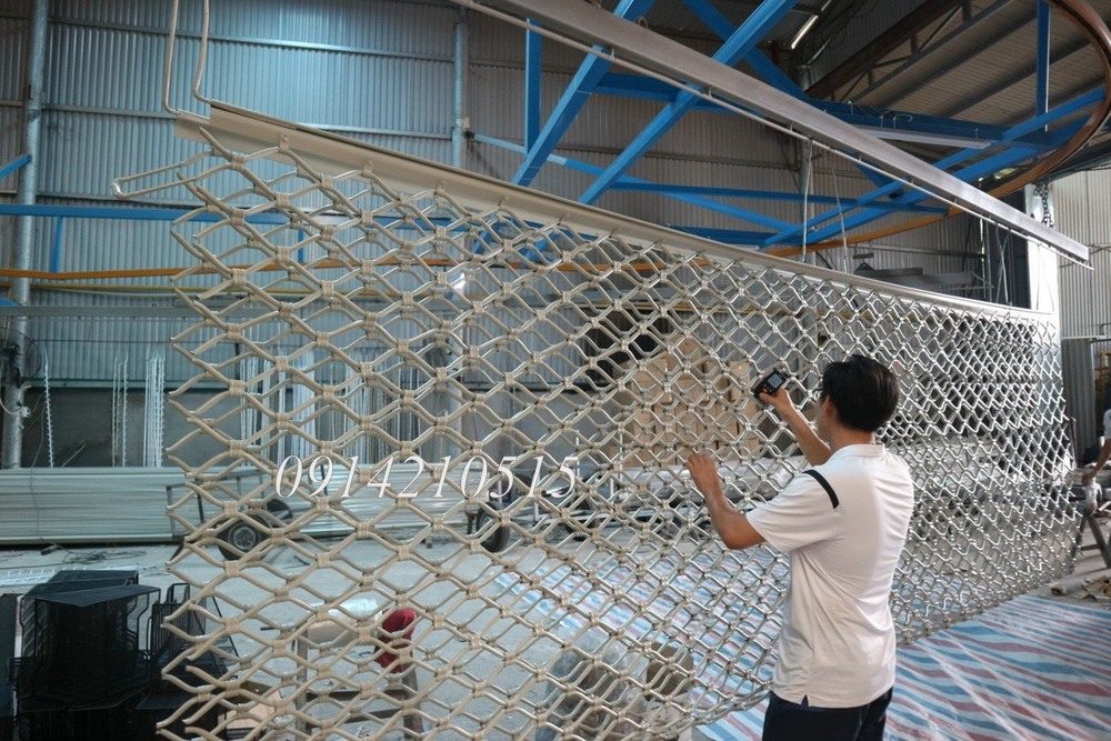 cửa cuốn mắt võng sơn tĩnh điện