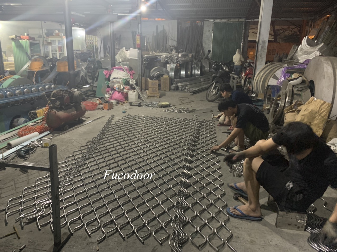 cửa cuốn mắt cáo