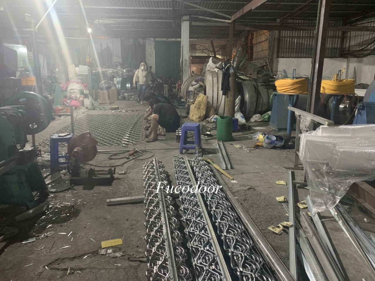 cửa cuốn mắt cáo võng