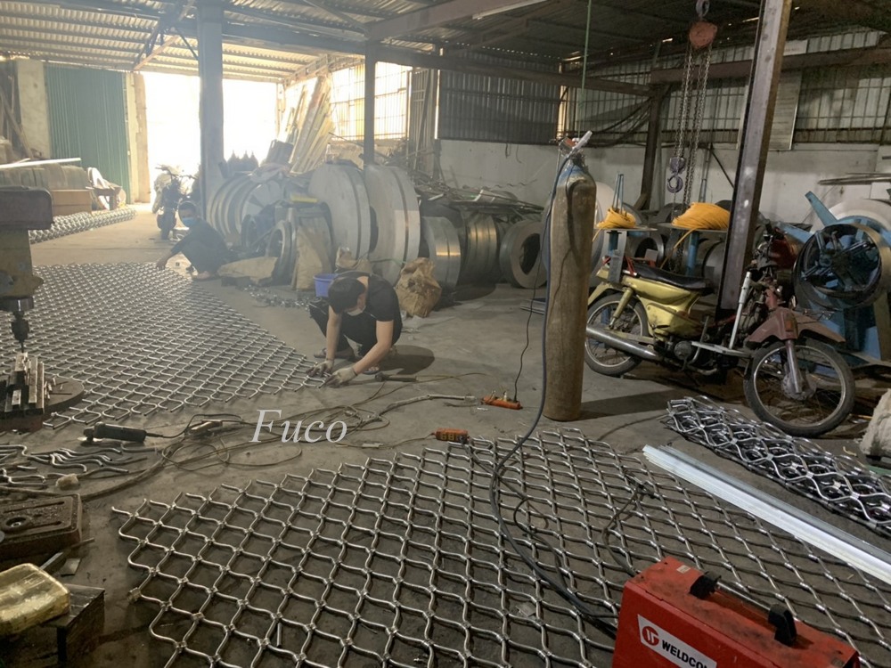 Cửa cuốn lưới mắc võng (hay còn gọi mắt cáo)