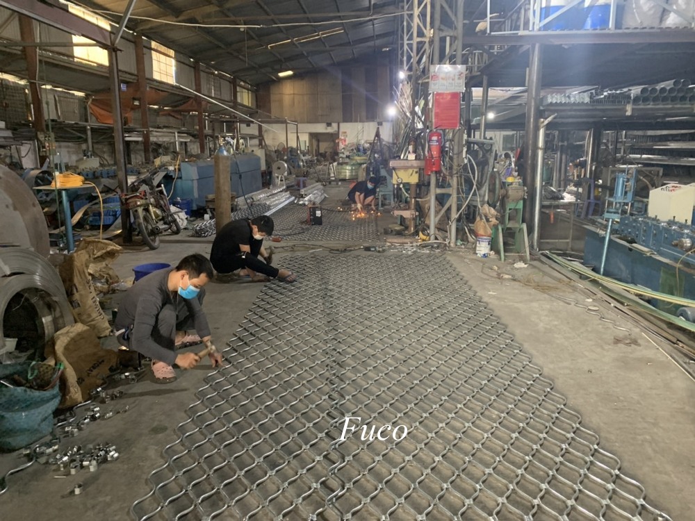 Cửa cuốn lưới mắc võng (hay còn gọi mắt cáo)