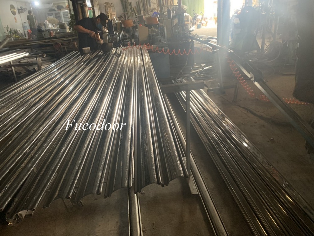 Giá cửa cuốn inox
