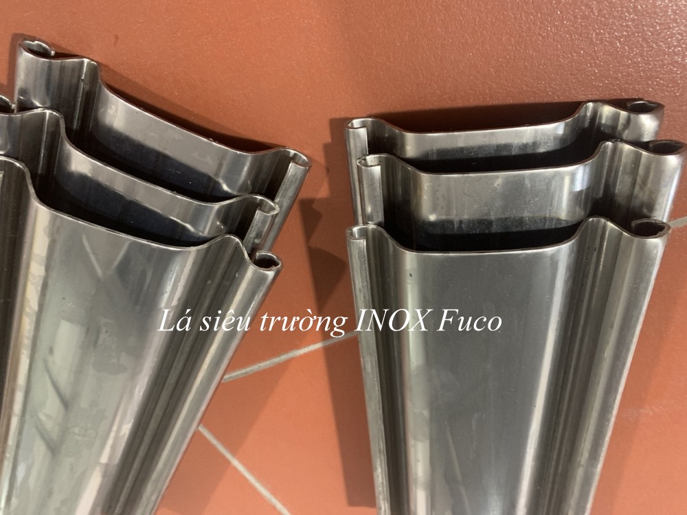 Cửa cuốn siêu trường được làm từ thép hợp kim sơn tĩnh điện cứng, được chọn là giải pháp cho những bộ cửa có kích thước lớn 