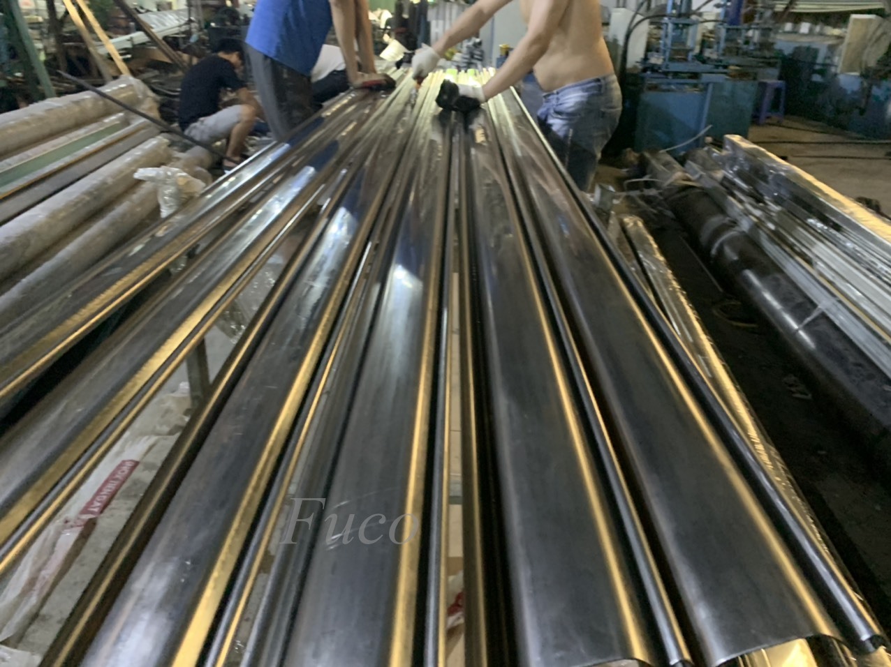 Giá cửa cuốn inox