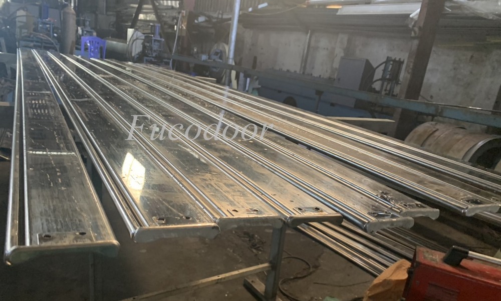 Thân cửa cuốn siêu trường INOX 304