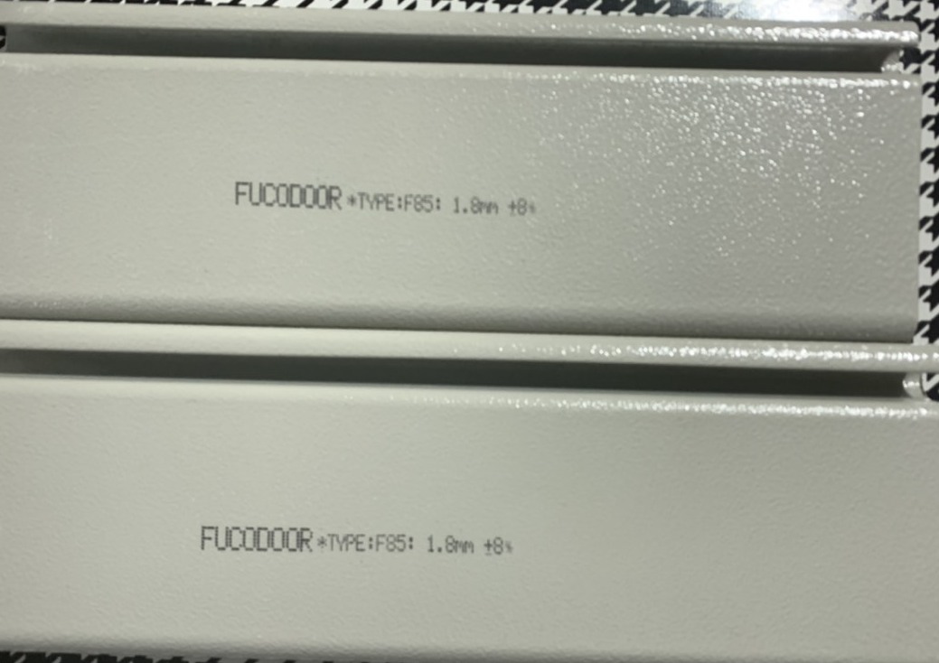 Cửa cuốn siêu trường ST85 được thiết kế đặc biệt với thân cửa làm bằng Thép mạ