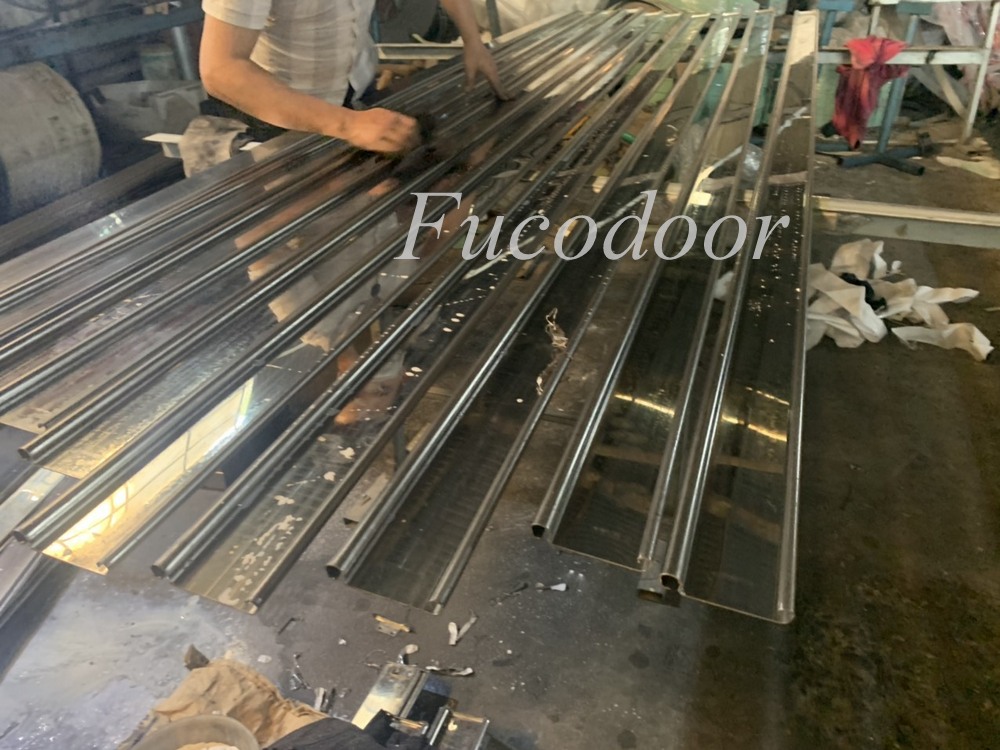 Mua lá cửa cuốn ở đâu