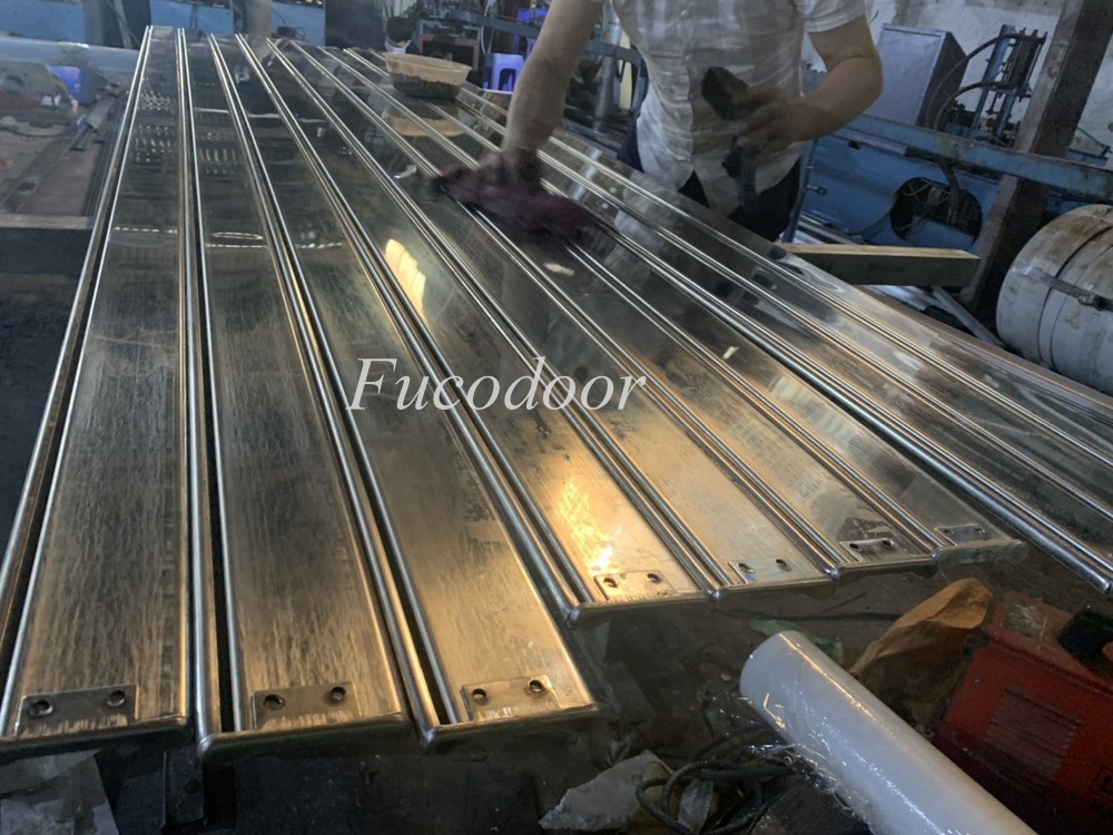 cửa cuốn siêu trường inox