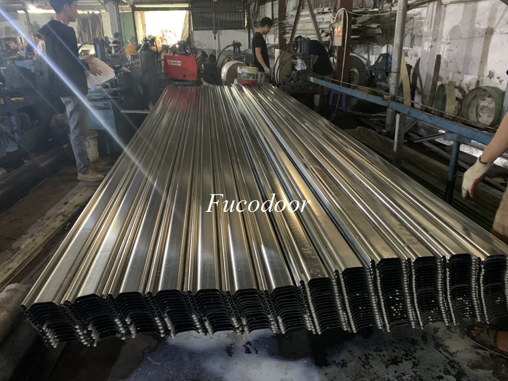 Cửa cuốn siêu trường nhà xưởng ST100