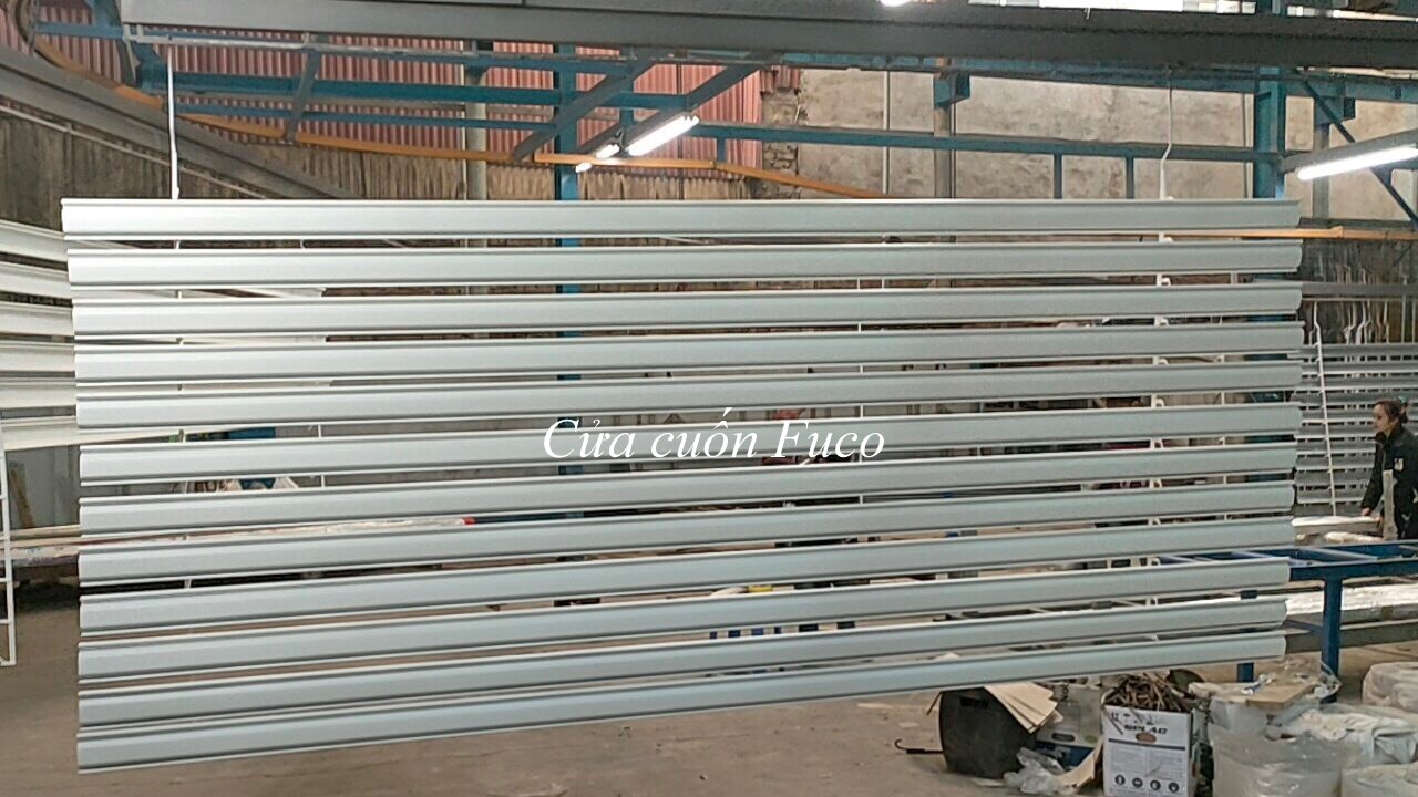 cửa cuốn nhà xưởng sơn tĩnh điện