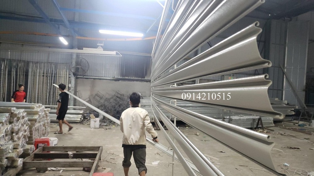 cửa cuốn nhà xưởng sơn tĩnh điện