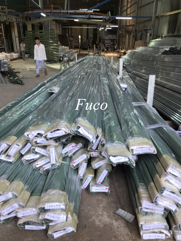 Cửa cuốn siêu trường được làm từ thép hợp kim sơn tĩnh điện cứng