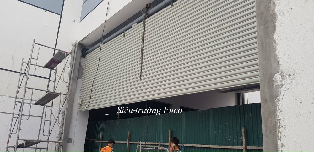 Cửa cuốn siêu trường được làm từ thép hợp kim sơn tĩnh điện cứng