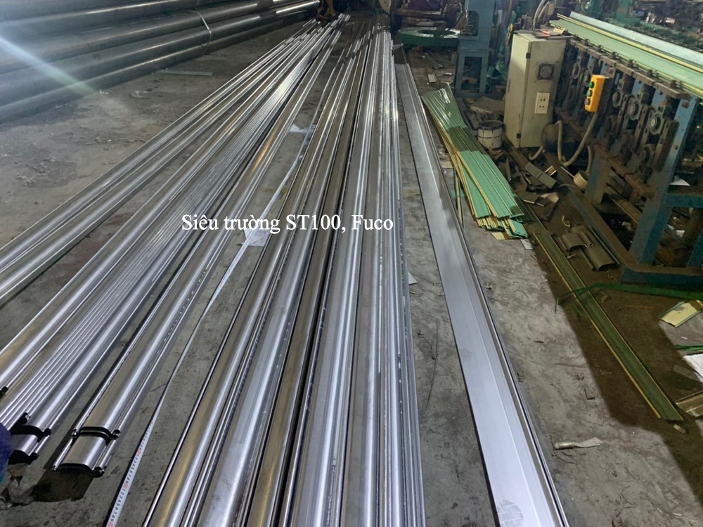 Cửa cuốn siêu trường ST100
