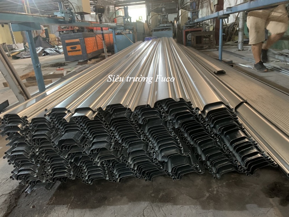 Giá cửa cuốn siêu trường sơn tĩnh điện