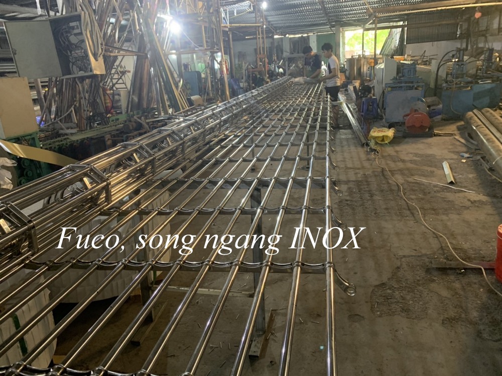 cửa cuốn song ngang inox 304
