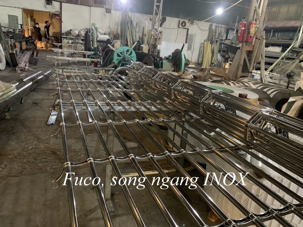 Cửa cuốn song ngang ống inox 304, dài 10m