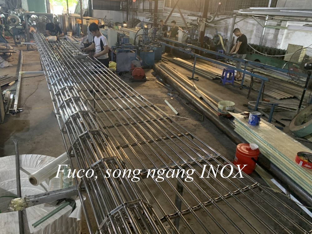 Cửa cuốn song ngang ống inox 304, dài 10m, Song Ngang nguyên liệu INOX 304. Cửa cuốn Song Ngang 