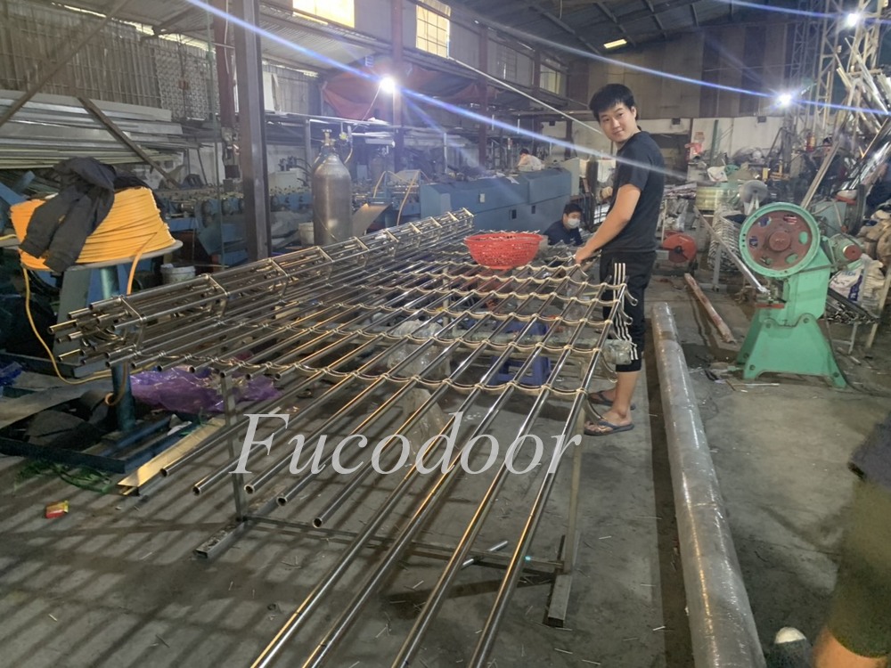 Song Ngang nguyên liệu INOX 304. Cửa cuốn Song Ngang 