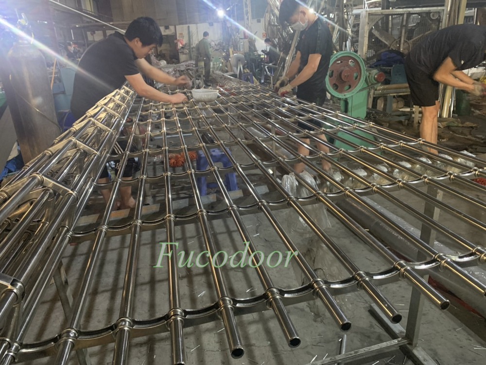 Song Ngang nguyên liệu INOX 304. Cửa cuốn Song Ngang 