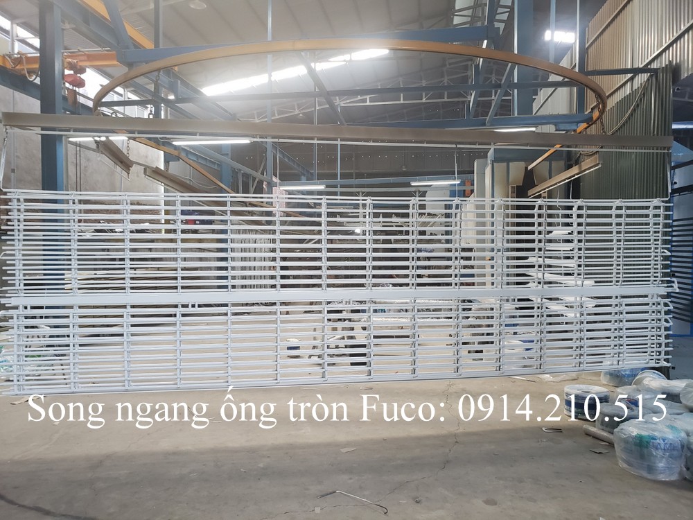 Cửa cuốn song ngang sơn tĩnh điện, cửa cuốn song ngang ống tròn phì 19. Cửa cuốn song ngang sắt được sơn tĩnh điện một lớp bên ngoài chống ghỉ sét