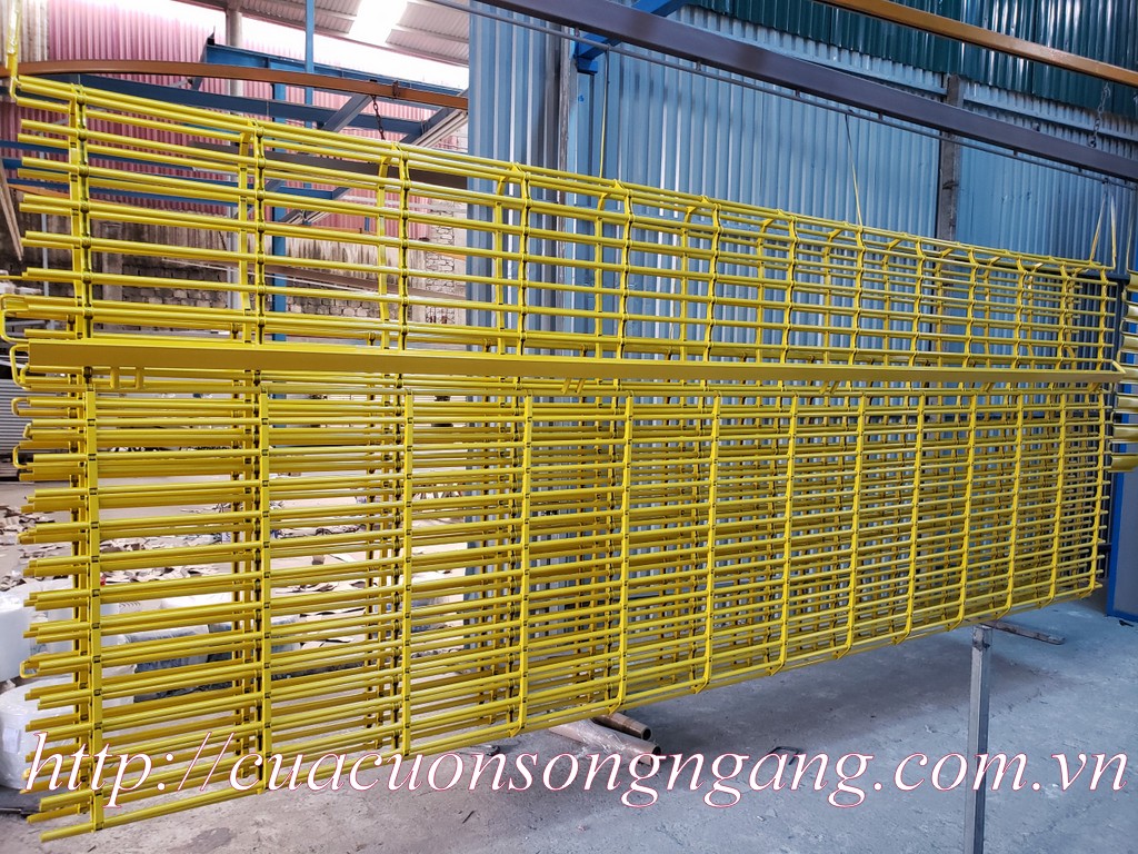 Cửa cuốn song ngang sơn tĩnh điện, cửa cuốn song ngang ống tròn phì 19. Cửa cuốn song ngang sắt được sơn tĩnh điện một lớp bên ngoài chống ghỉ sét