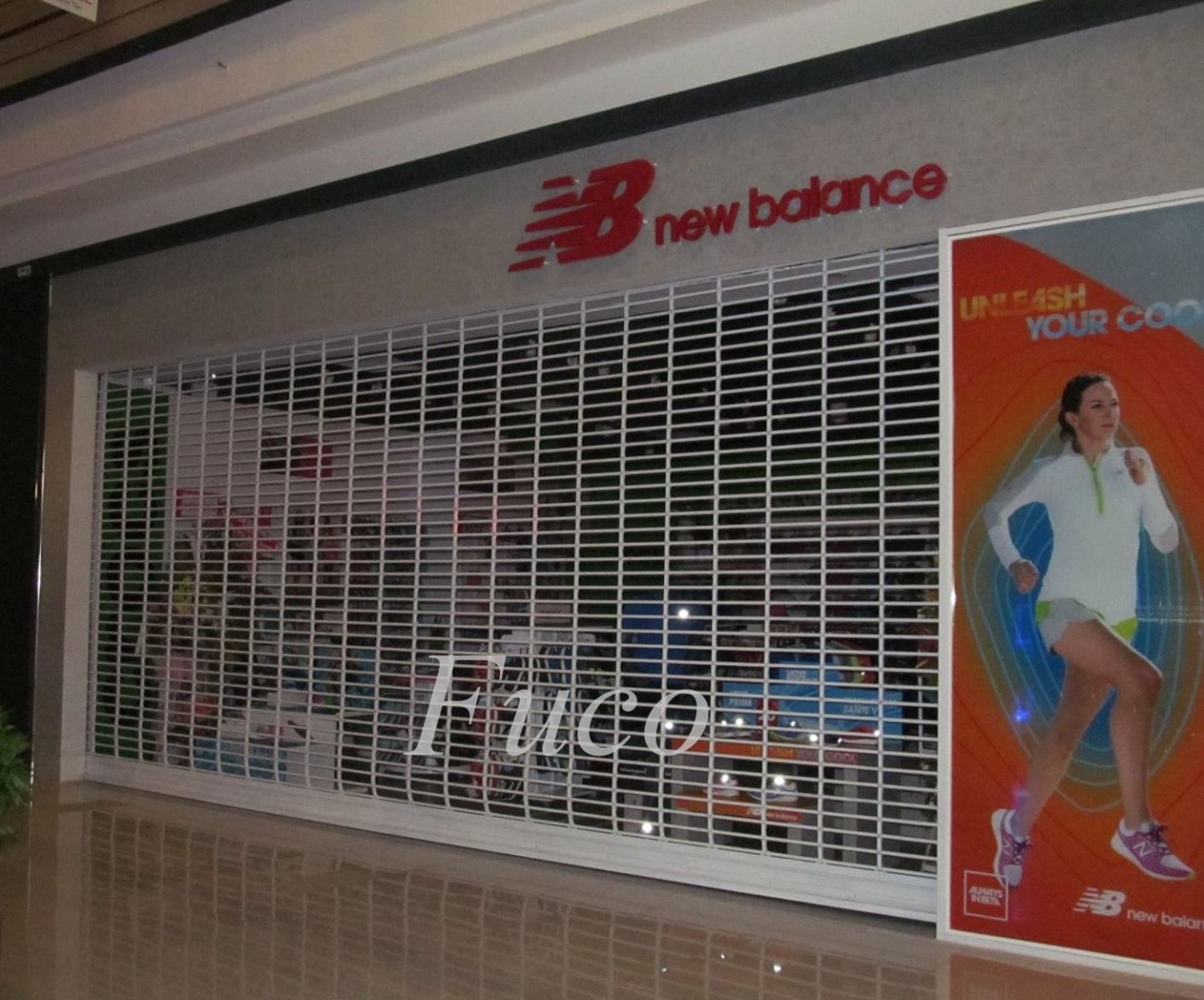 Thích hợp sử dụng bảo vệ cho các công trình: Showroom, trung tâm thương mại