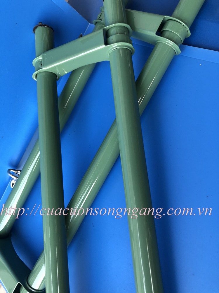 cửa cuốn song ngang sơn tĩnh điện ống tròn